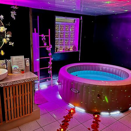 Suite Romantique Jacuzzi Gagny Экстерьер фото